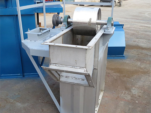 TD/D型帶式斗式提升機 TD/D型帶式斗式提升機